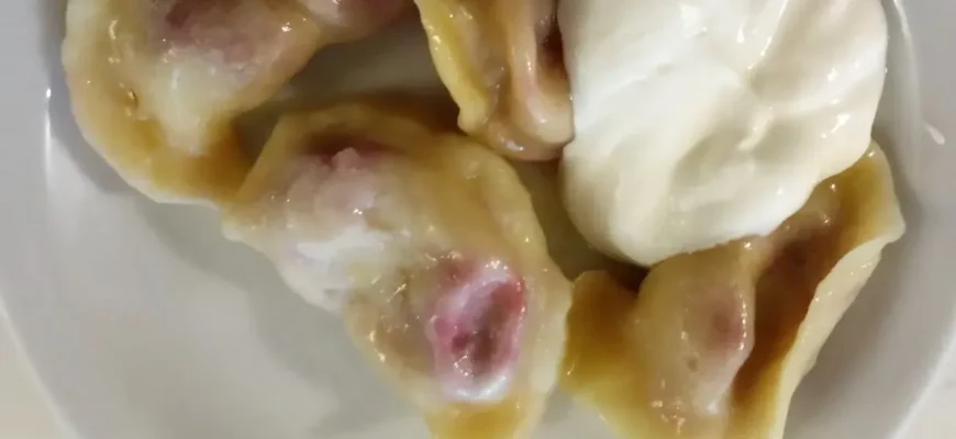 вареники с вишней и сметаной